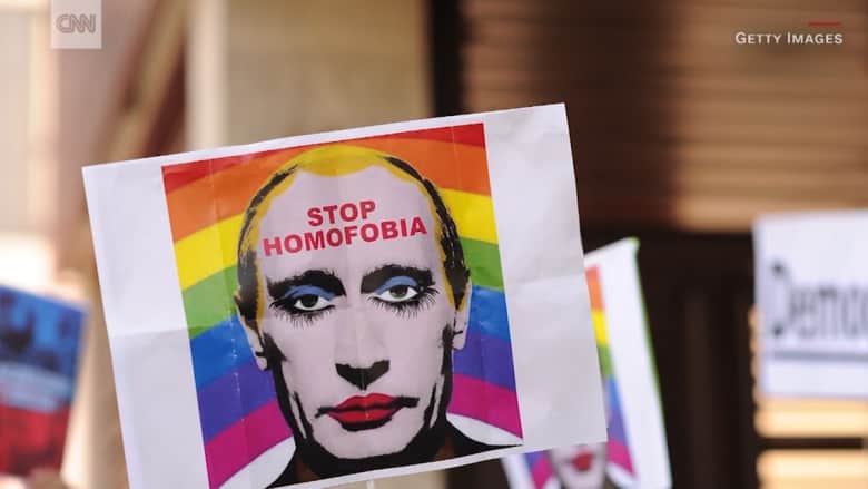 روسيا تحظر صوراً تشبه بوتين بـ"بهلوان مثلي"