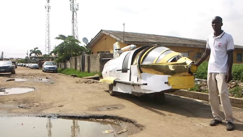مخترع نيجيري يبني سيارة نفاثة من القمامة!