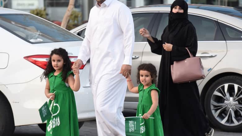فيديوغرافيك: زيادة السكان وتوسّع العائلات.. كيف تبدلت السعودية بعقود؟