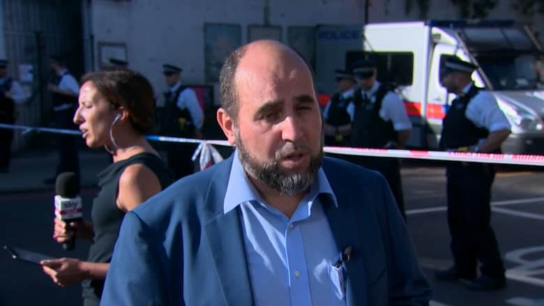 شاهد عيان: إمام المسجد أنقذ مهاجم لندن وأبقاه آمناَ حتى وصول الشرطة