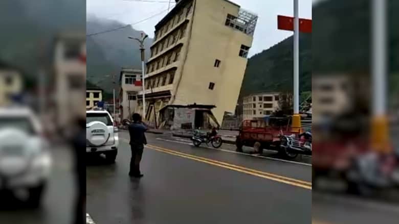 شاهد.. انهيار مبنى وغرق مناطق في التيبت بسبب فيضانات