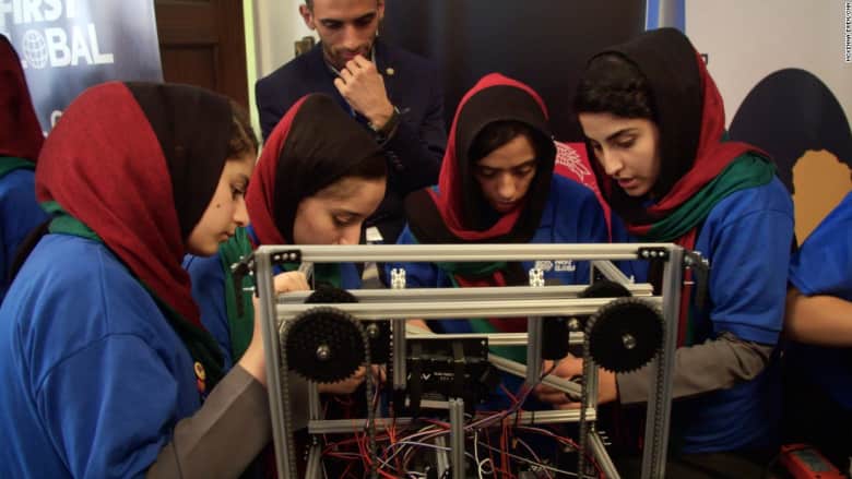 فريق فتيات أفغان يشارك بمسابقة دولية للروبوتات