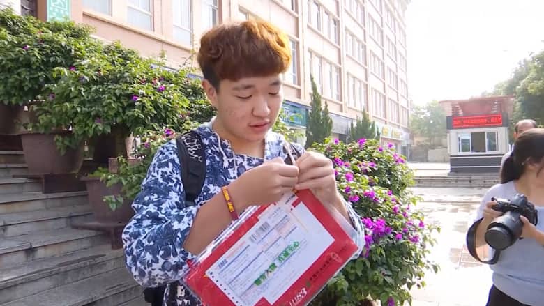 شاهد كيف ترسل جامعة صينية خطابات القبول للطلاب الجدد