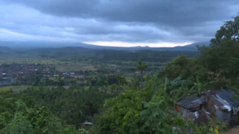 هلع في بالي بعد تحذيرات الحكومة من ثوران بركان "آغونغ"