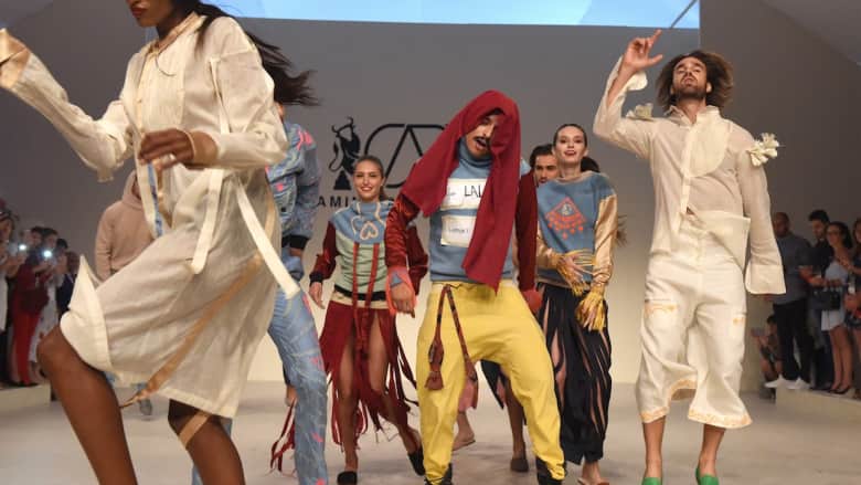 "أزياء وهراء".. هكذا يرى المصمم المغربي أمين بن درويش مجال صناعة الأزياء!