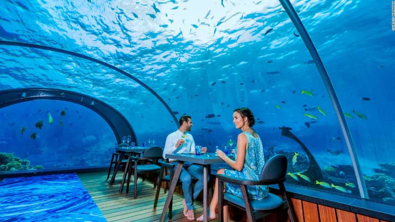 عش تجربة أكبر مطعم تحت الماء في العالم