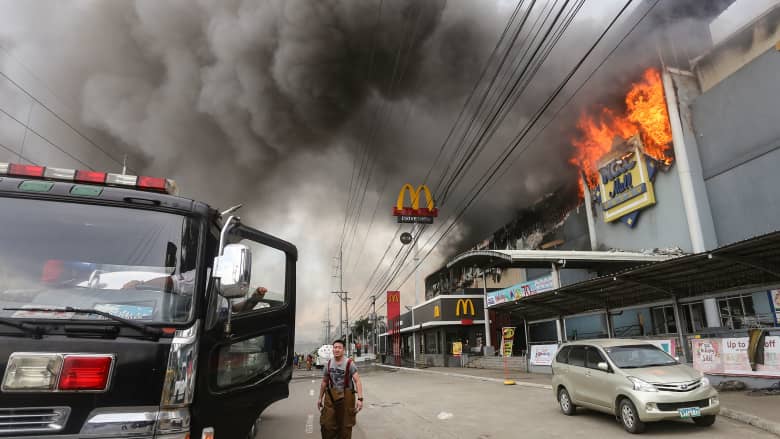 حريق ضخم بمركز تسوق في الفلبين ومخاوف من مقتل 37 على الأقل