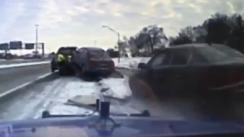شاهد كيف نجا سائق شاحنة على طريق جليدي من الموت! 