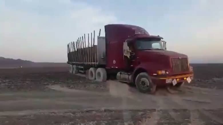 سائق شاحنة يدمر “خطوط نازكا” التاريخية في بيرو