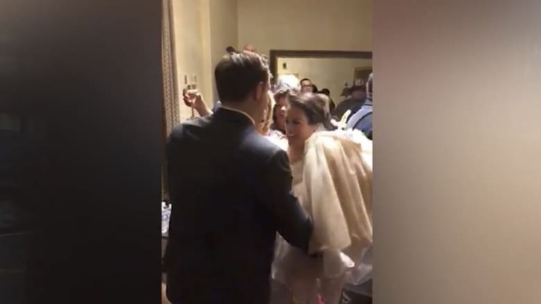شاهد.. عروس تعلق داخل مصعد يوم زفافها