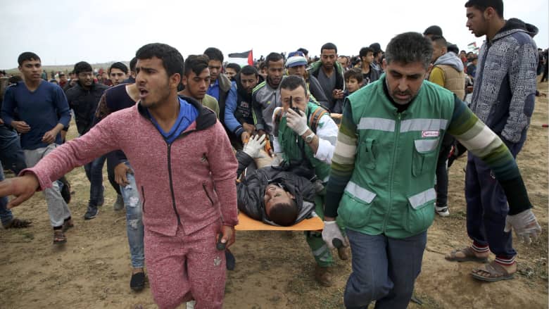 مقتل 7 فلسطينيين وإصابة 550 قرب السياج الأمني بغزة