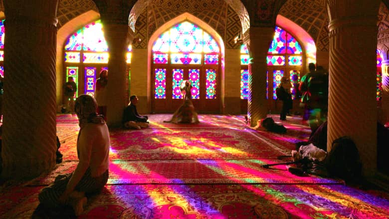 تعالوا داخل “المسجد الوردي” في إيران