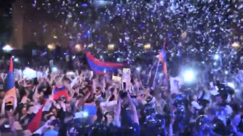 شاهد.. الآلاف يتظاهرون فى أرمينيا دعما لزعيم المعارضة