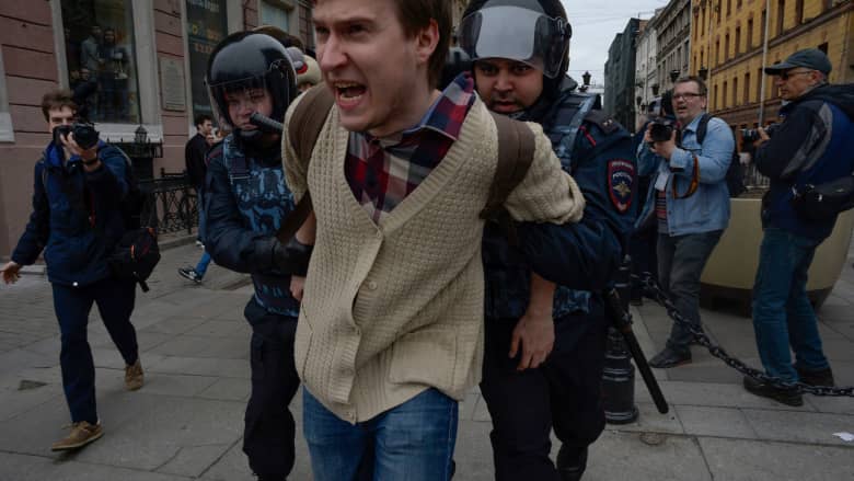 قبل تنصيب بوتين.. حملة اعتقالات تطال معارضين للحكومة الروسية