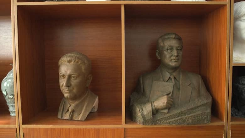 اكتشف هذه الشركة في كوريا الشمالية التي تصنع تماثيل قادة النظم الاشتراكية في العالم