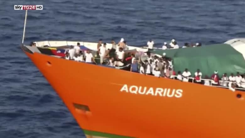 سفينة مهاجرين عالقة بين مالطا وإيطاليا منذ أيام