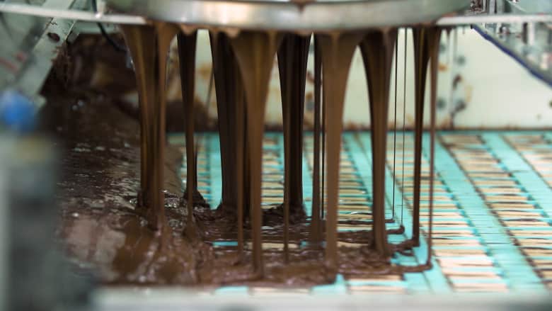 شاهد كيف تصنع شوكولاته "كيت كات" الشهيرة