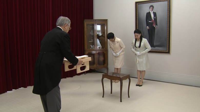 أميرة يابانية تصبح رسميا مخطوبة لرجل من عامة الشعب