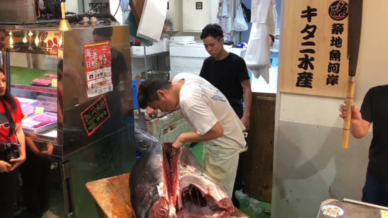 Nada-Tokyo-food.mp4من اليابان.. جولة في أكبر سوق للأسماك في 