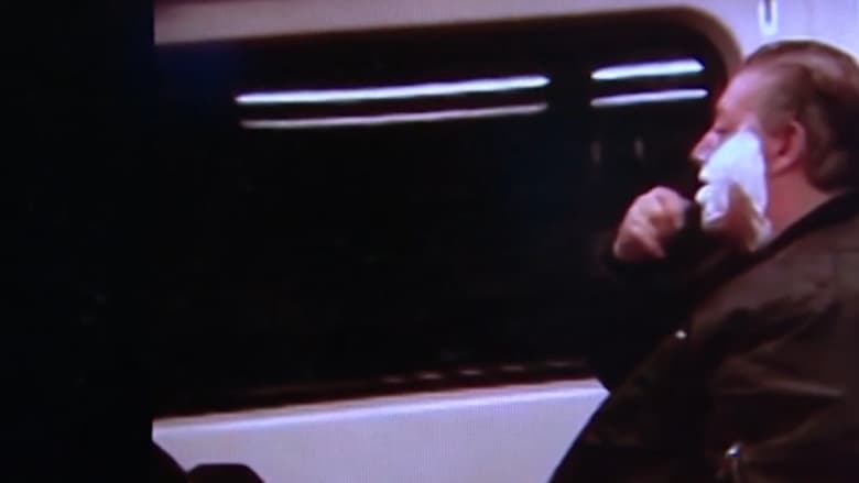 فيديو لشخص يحلق ذقنه في القطار يثير موجة عارمة من الاستهزاء