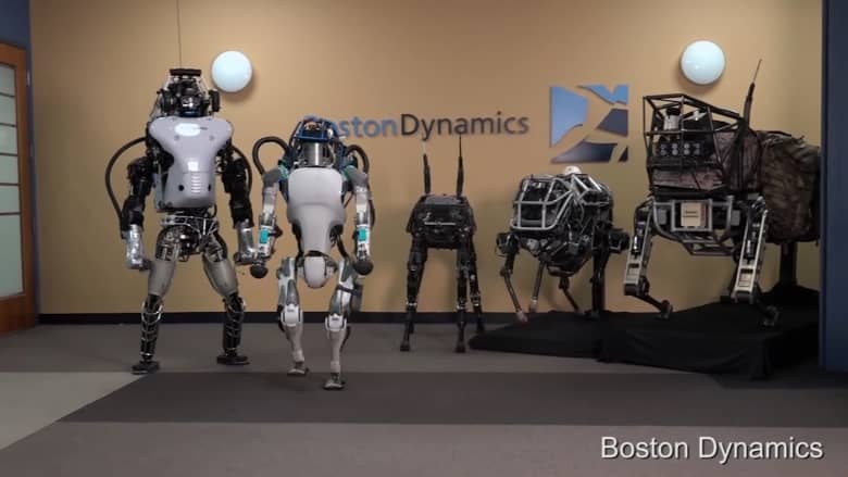 روبوت ذكي ينفذ حركات الباركور الخفيفة