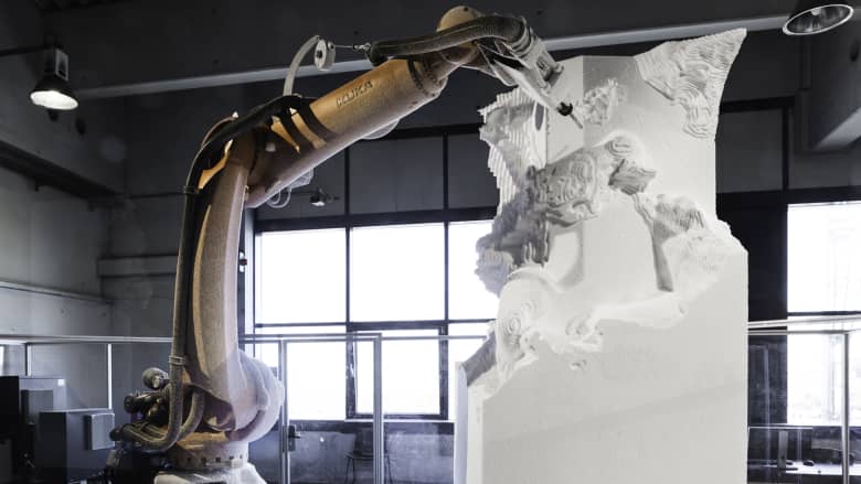 مايكل أنجليو القرن الـ21.. روبوتات فنية تنحت أجمل التماثيل