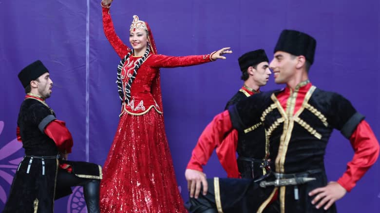 بعد آلاف الأعوام.. كيف تبدو الرقصات الشعبية الأذربيجانية؟