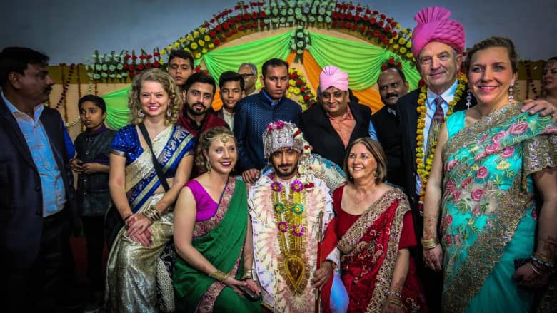 كيف تقتحم زفافاً هندياً.. بشكل قانوني؟