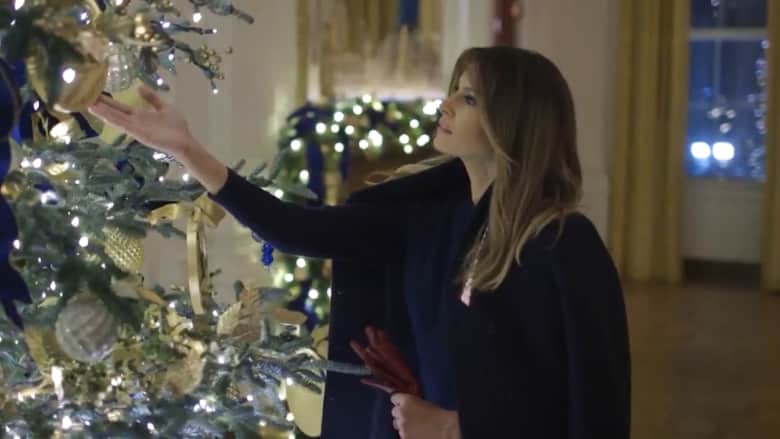 ميلانيا ترامب تستعرض زينة الكريسماس في البيت الأبيض