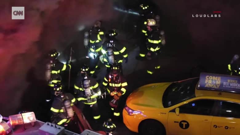 ظاهرة مخيفة وقعت فجأة خلال محاولة إطفاء حريق في نيويورك