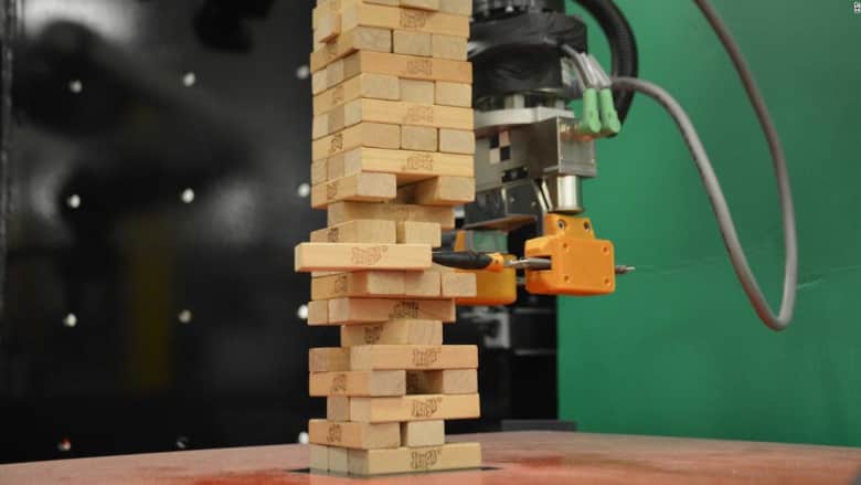 هذا الروبوت بإمكانه هزيمتك في لعبة "تحدي السقوط"