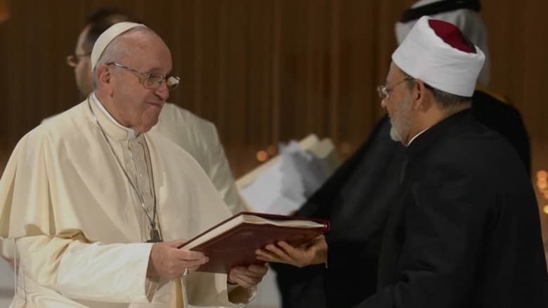 البابا فرنسيس وشيخ الأزهر يوقعان وثيقة الأخوة الإنسانية