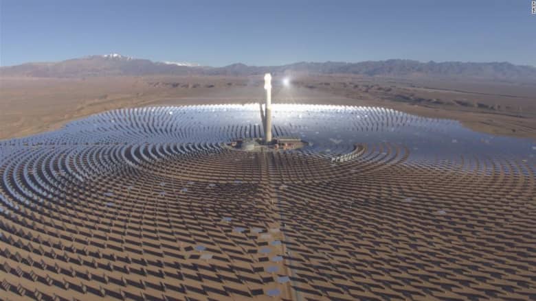 في بلد عربي.. أين تقع أكبر مزرعة للطاقة الشمسية في العالم؟