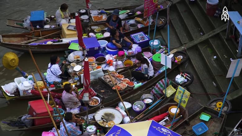 تناول ما لذ وطاب بهذه الأسواق العائمة في تايلاند