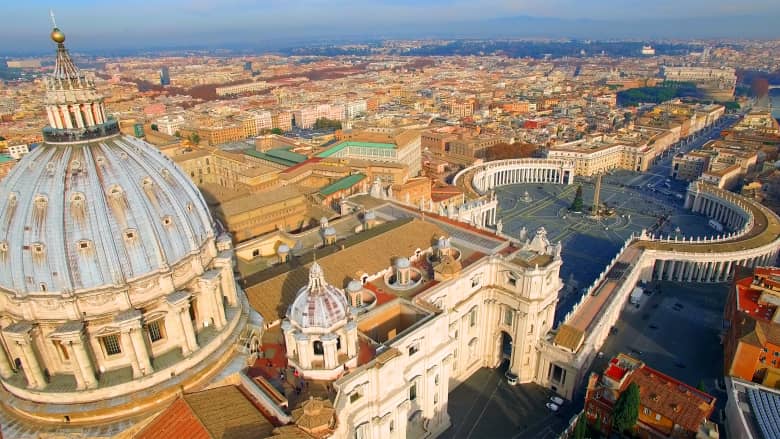 داخل مدينة الفاتيكان.. أصغر دولة في العالم