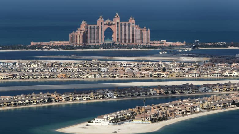 لماذا تراجعت عوائد فنادق دبي؟ رئيس "فنادق روتانا" يجيب