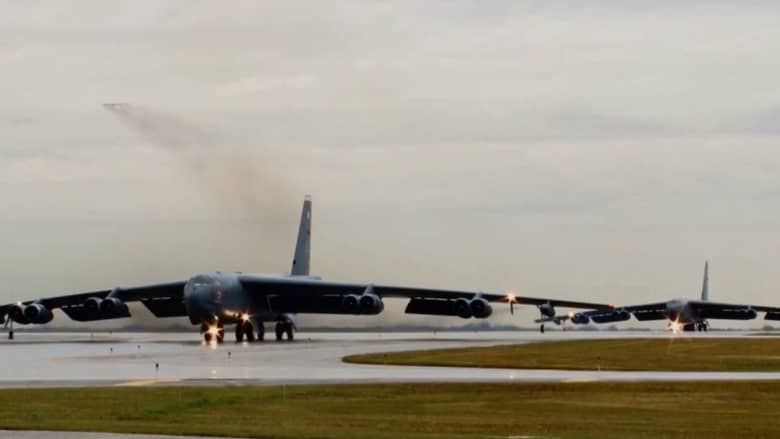 أيقونة الحرب الباردة.. إليكم أبرز قدرات قاذفة B-52 الأمريكية