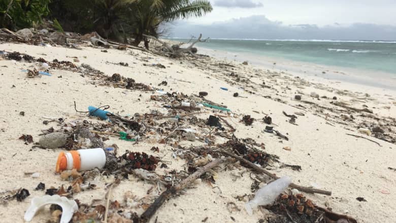 العثور على 400 مليون قطعة بلاستيكية في جزر بالمحيط الهندي
