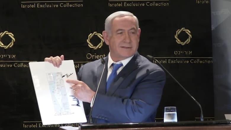 ترامب يهدي نتنياهو خريطة موقعة لإسرائيل تضم الجولان