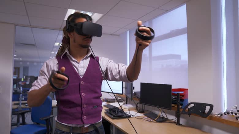 كيف سيساعد الواقع الافتراضي العلماء على اكتشاف عقاقير جديدة؟