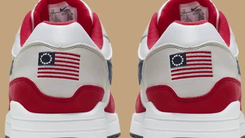 نايكي تسحب حذاء رياضيا يحمل علم أمريكا القديم