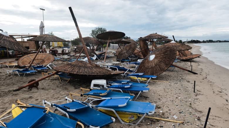 عاصفة تتسبب في مقتل 6 سياح وإصابة العشرات في اليونان