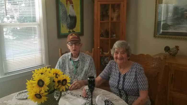 بعد زواج دام 71 عاماً.. شريكان يفارقان الحياة في نفس اليوم
