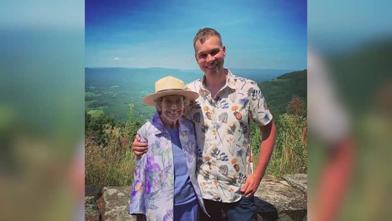 مغامرة العمر.. حفيد يسافر مع جدته إلى 61 حديقة وطنية بأمريكا