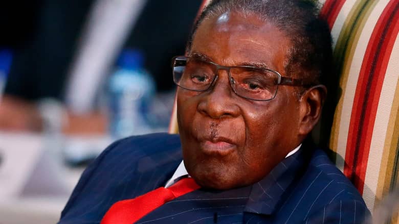 وفاة موغابي عن 95 عاما.. حياته من زعيم للاستقلال في زيمبابوي إلى ديكتاتور مخلوع