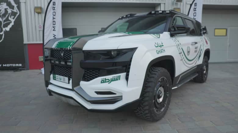 بمخبأ أسلحة و16 كاميرا.. هذه السيارة صممت خصيصاً لشرطة دبي
