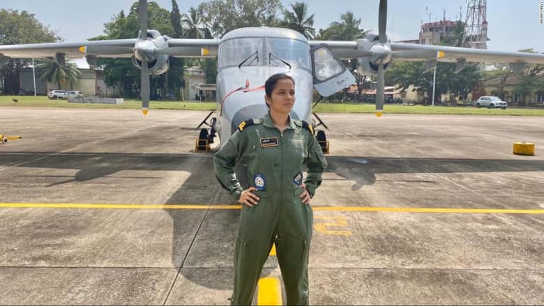 لأول مرة في الهند.. امرأة تعمل طيارًا بالقوات البحرية