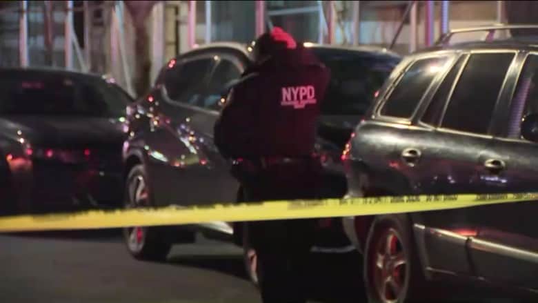 الشرطة الأمريكية تلاحق مسلحا بنيويورك بعد إطلاق نار على شرطي