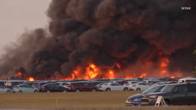 حريق بالقرب من مطار فلوريدا يدمر أكثر من 3500 سيارة