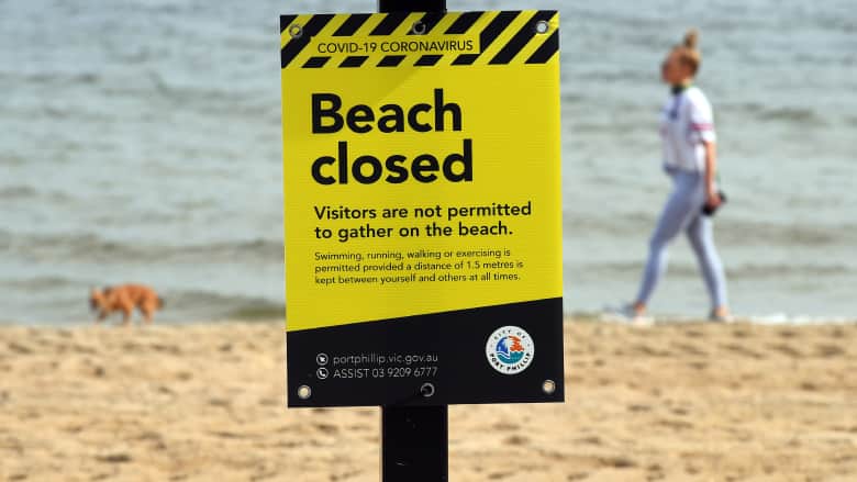 فيروس كورونا يفرغ الشواطئ من السياح في أستراليا
